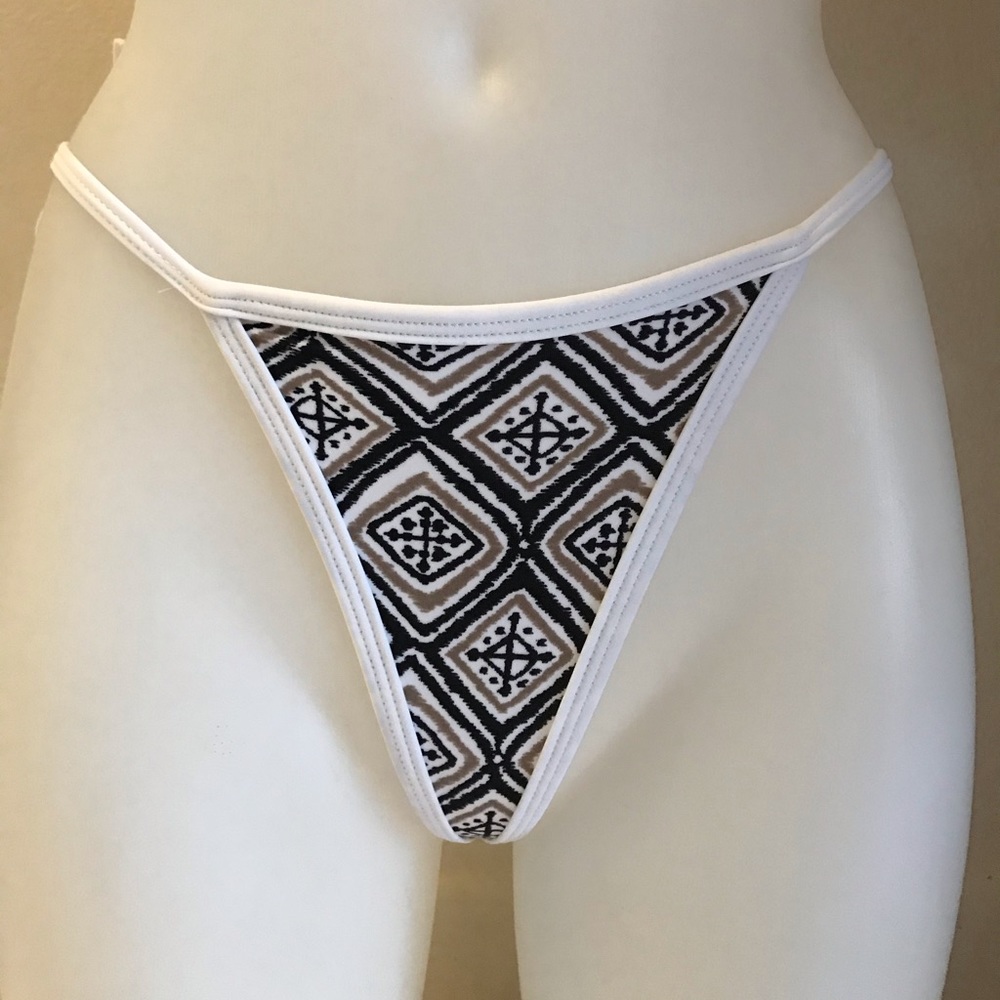 Bikini - Picture 3 of 7